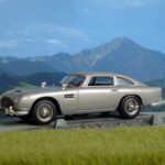 Aston Martin vor Bergkulisse